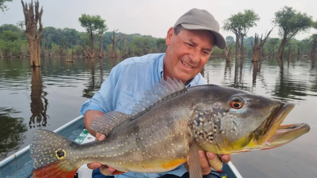 Rubinho de Almeida Prado pescando